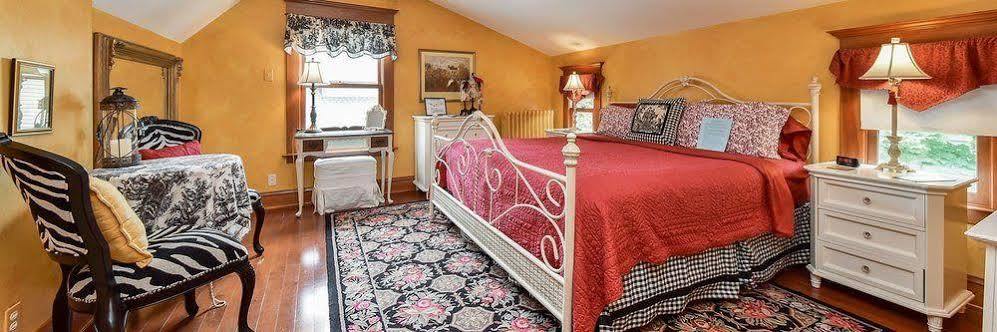 Harrison House Bed & Breakfast Naperville Exterior photo