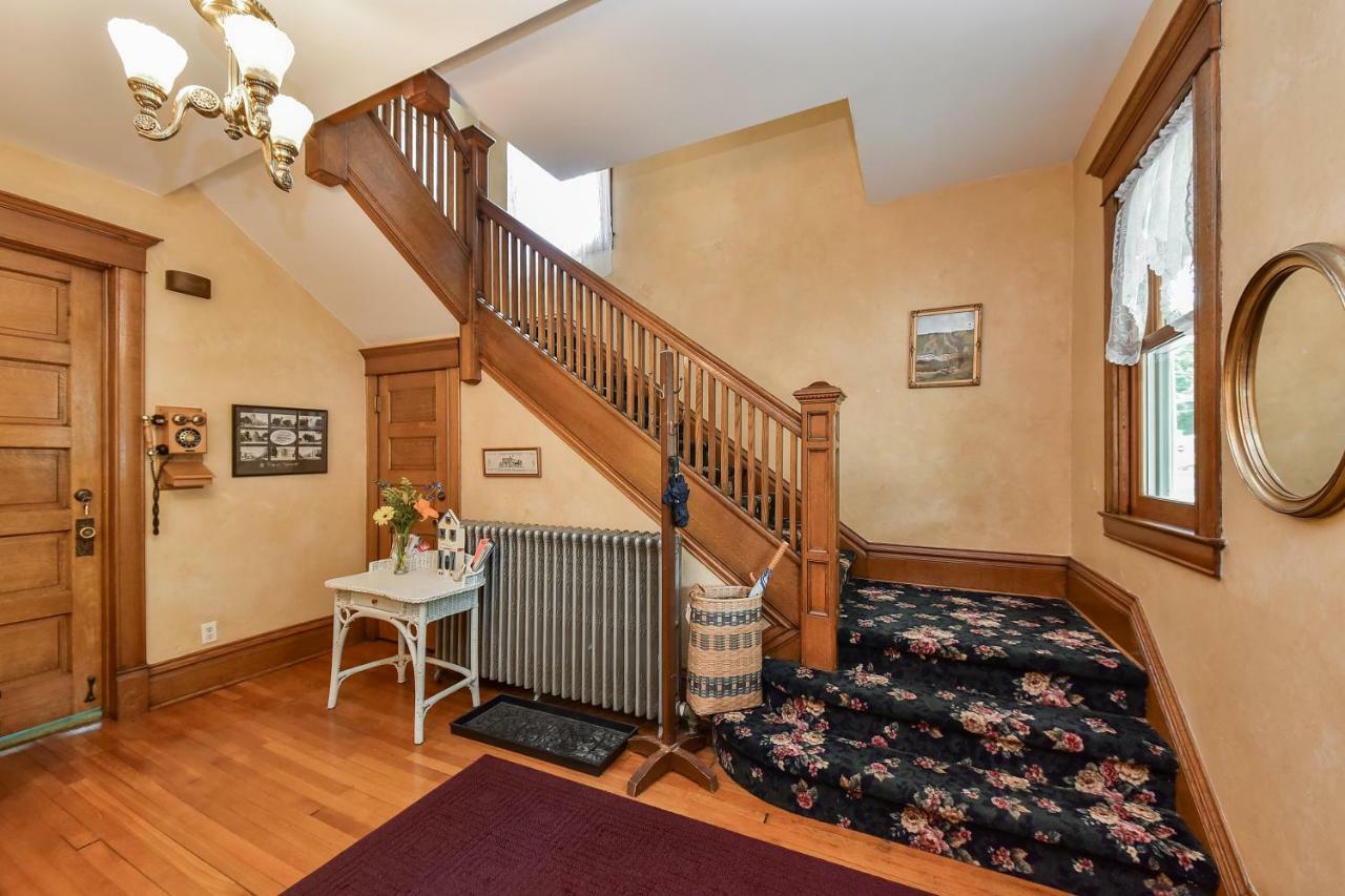 Harrison House Bed & Breakfast Naperville Exterior photo